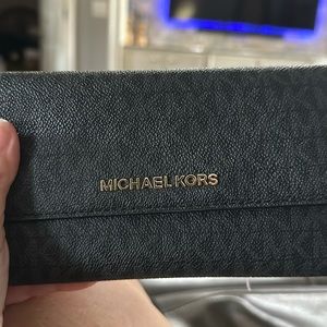 NWT Michael Kors Jet Set Travel LG Black 
Trifold Wallet